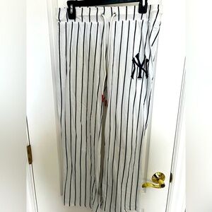CLEARANCE Women’s New York Yankees PJ Pants!